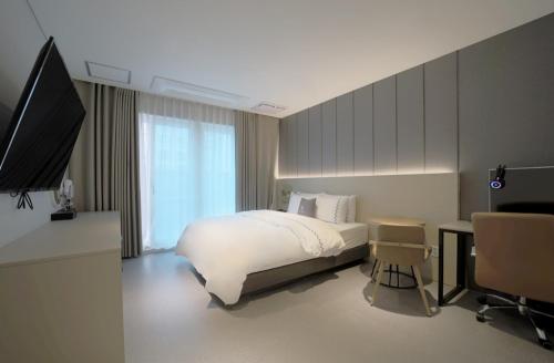 Imagen de la habitación del Hotel Gimpo JK. Foto 18