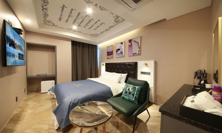 Imagen de la habitación del Hotel Gimpo M Tower. Foto 13