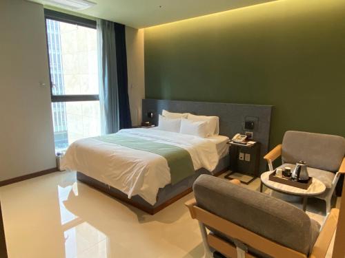 Imagen de la habitación del Hotel Gimpo Stavia. Foto 17