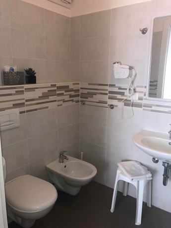 Imagen de la habitación del Hotel Gin Rimini. Foto 7