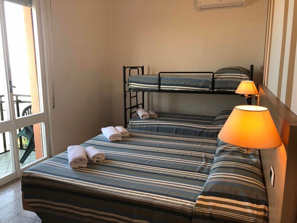 Imagen de la habitación del Hotel Gin Rimini. Foto 9