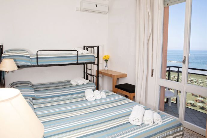 Imagen de la habitación del Hotel Gin Rimini. Foto 12