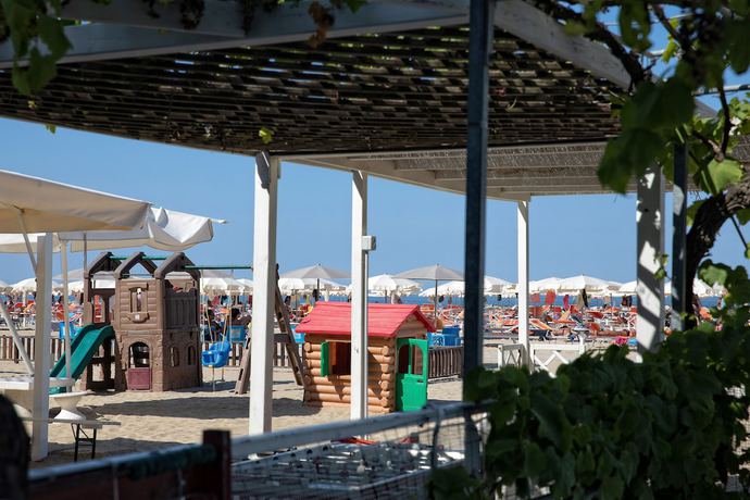 Imagen de los exteriores del Hotel Gin Rimini. Foto 20