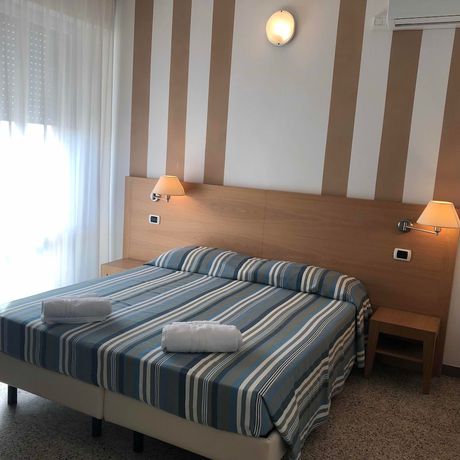 Imagen de la habitación del Hotel Gin Rimini. Foto 18