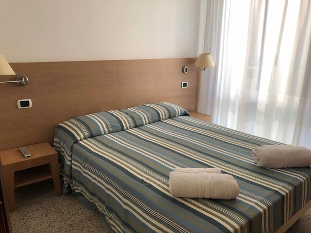 Imagen de la habitación del Hotel Gin Rimini. Foto 19