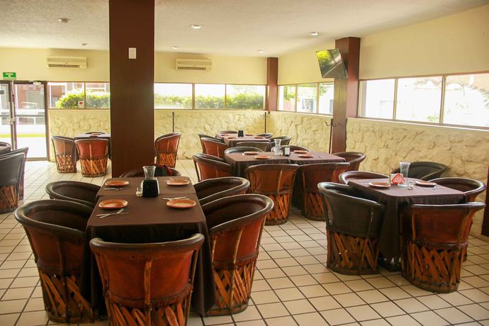 Imagen del bar/restaurante del Hotel Gina, Tecom&aacute;n. Foto 3