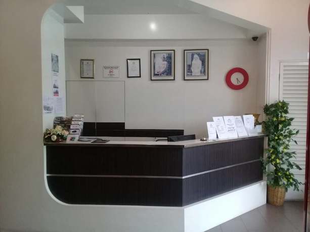 Imagen de los interiores del Hotel GinaSuite Kompleks27. Foto 15