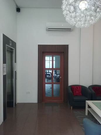 Imagen de los interiores del Hotel GinaSuite Kompleks27. Foto 18