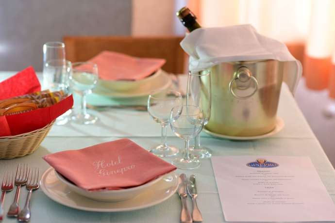 Imagen del bar/restaurante del Hotel Ginepro, Aprica. Foto 5