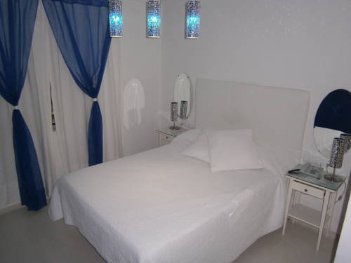 Imagen de la habitación del Hotel Gines. Foto 7