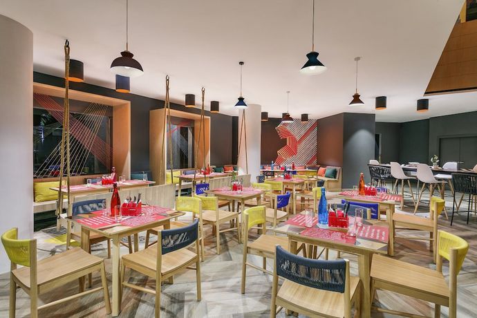 Imagen del bar/restaurante del Hotel Ginger Bharuch. Foto 3
