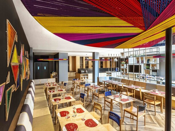 Imagen del bar/restaurante del Hotel Ginger Mumbai Airport. Foto 14