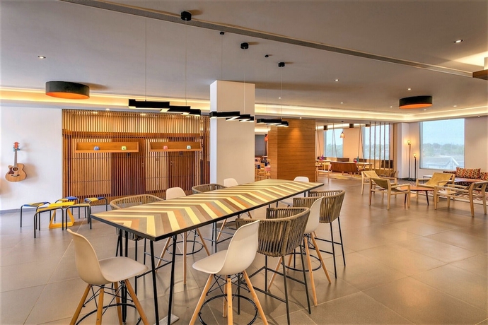 Imagen de los interiores del Hotel Ginger Sanand. Foto 18