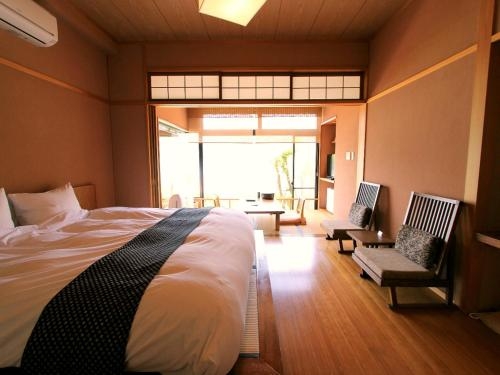 Imagen de la habitación del Hotel Ginka. Foto 7