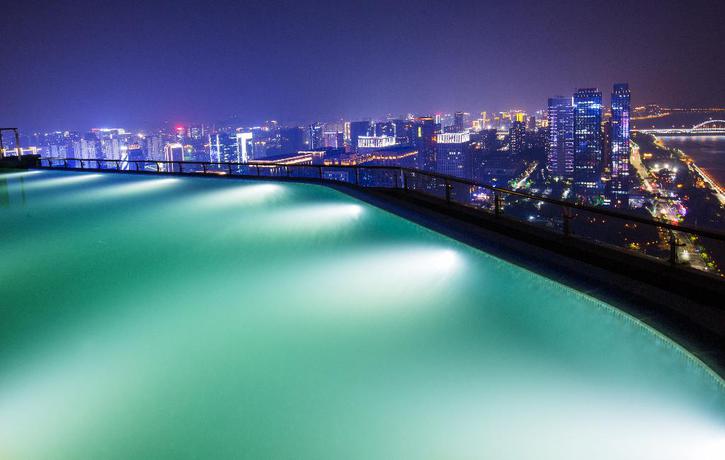 Imagen de la piscina del Hotel GinlanJIA Yuntai Impression Hotel. Foto 20