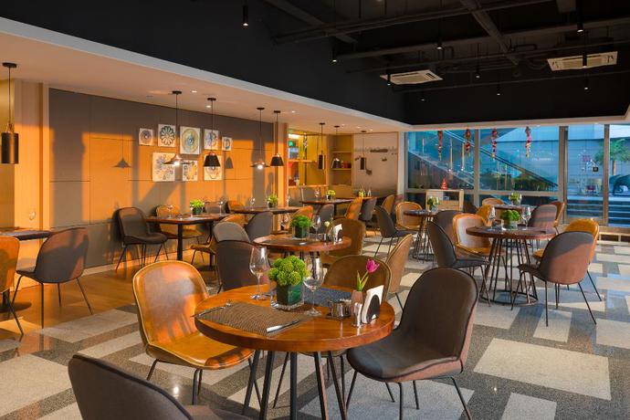 Imagen del bar/restaurante del Hotel GinlanJIA Yuntai Impression Hotel. Foto 1