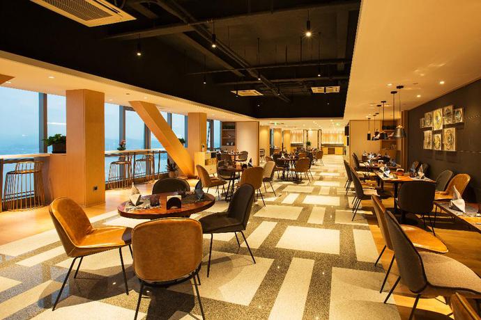 Imagen del bar/restaurante del Hotel GinlanJIA Yuntai Impression Hotel. Foto 5