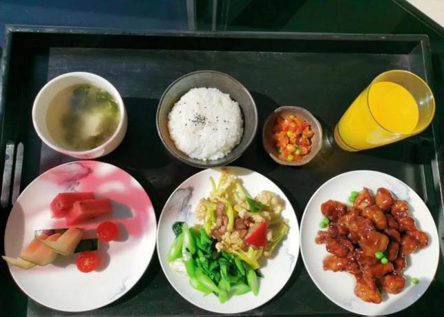 Imagen del bar/restaurante del Hotel GinlanJIA Yuntai Impression Hotel. Foto 9