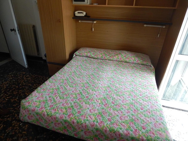 Imagen de la habitación del Hotel Gino. Foto 7