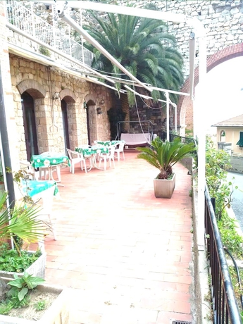 Imagen de los exteriores del Hotel Gino. Foto 13