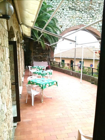 Imagen de los exteriores del Hotel Gino. Foto 15