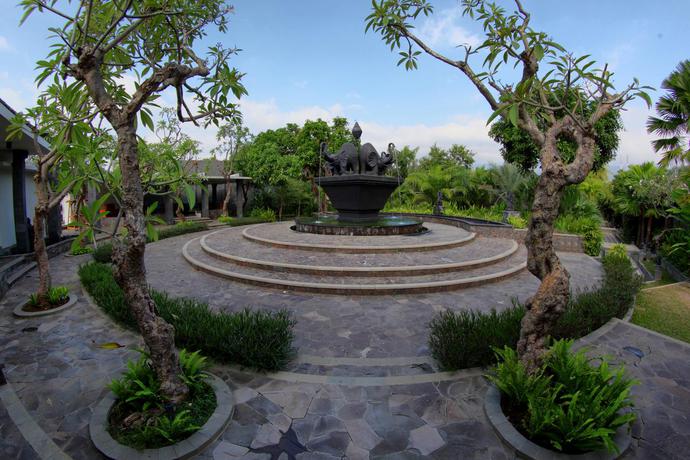 Imagen de los exteriores del Hotel Gino Feruci Villa Lovina. Foto 6