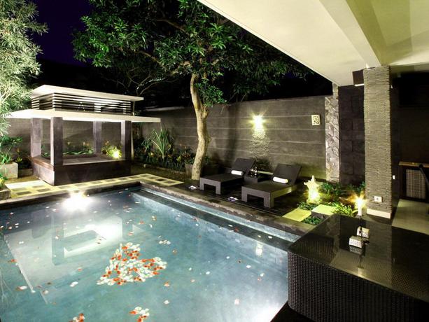 Imagen de la piscina del Hotel Gino Feruci Villa Lovina. Foto 9