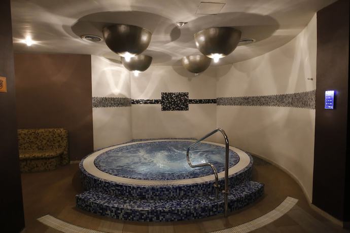 Imagen de la piscina del Hotel Gino Wellness Rabath. Foto 20
