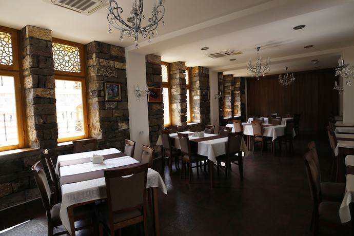 Imagen del bar/restaurante del Hotel Gino Wellness Rabath. Foto 5