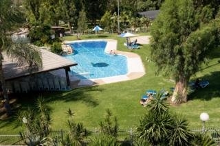 Imagen de la piscina del Hotel Ginosar Village. Foto 12