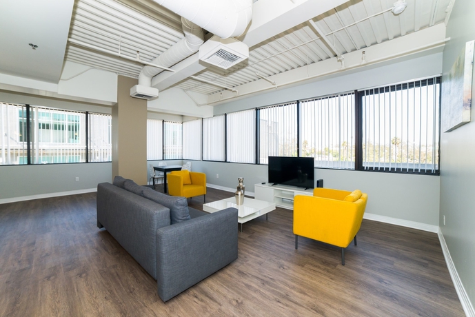 Imagen de los interiores del Hotel Ginosi Metropolitan Apartel. Foto 17