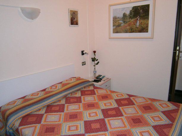 Imagen de la habitación del Hotel Giordana. Foto 5