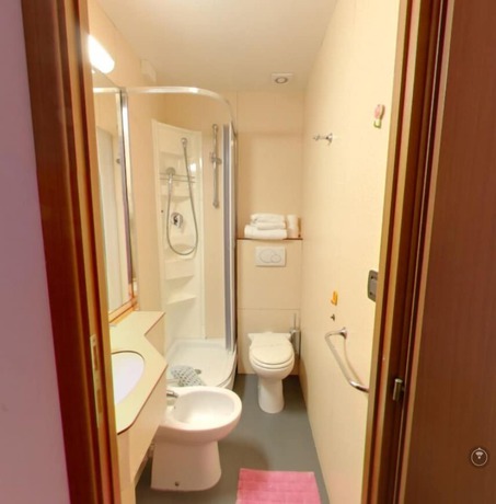 Imagen de la habitación del Hotel Giordana. Foto 13