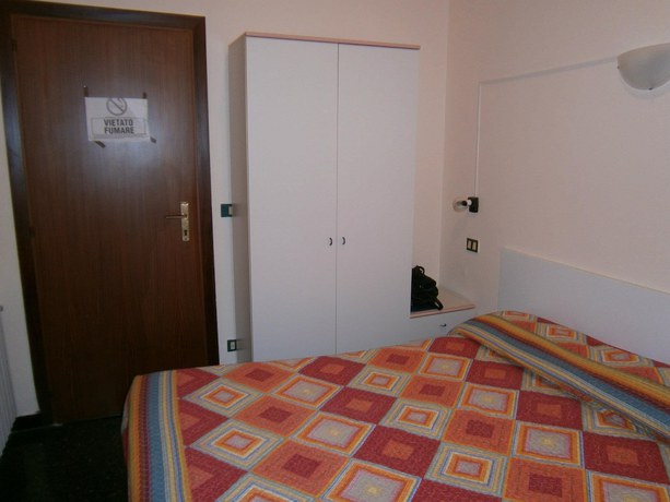 Imagen de la habitación del Hotel Giordana. Foto 17