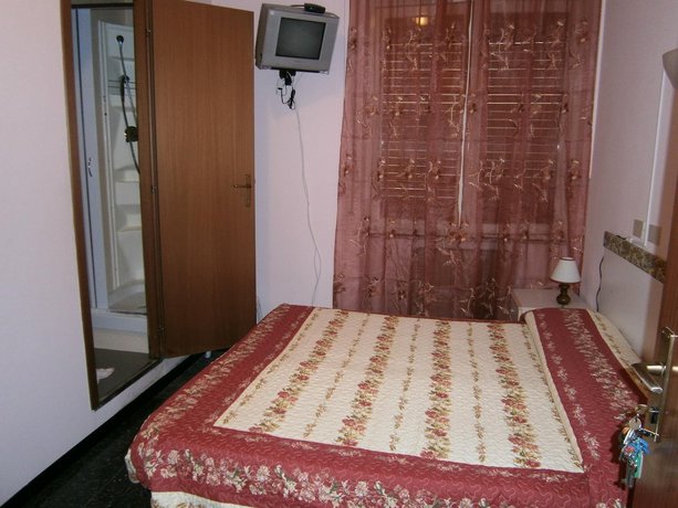 Imagen de la habitación del Hotel Giordana. Foto 20