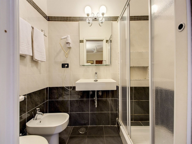 Imagen de la habitación del Hotel Giotto Flavia. Foto 6