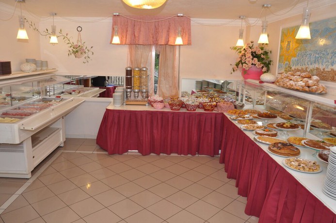 Imagen del bar/restaurante del Hotel Giovanella. Foto 8