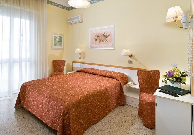Imagen de la habitación del Hotel Giovanella. Foto 15