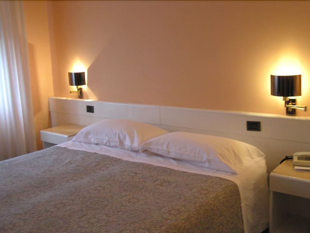 Imagen de la habitación del Hotel Giovanni. Foto 12