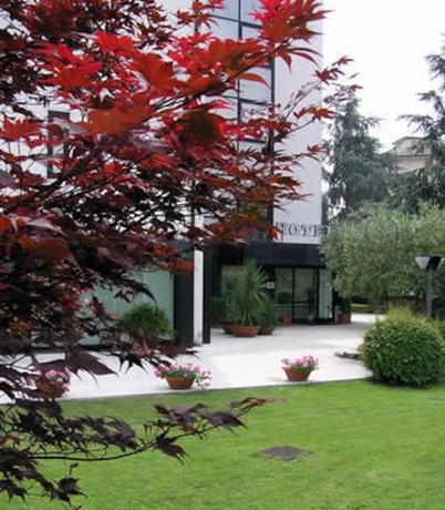 Imagen de los exteriores del Hotel Giovanni. Foto 16