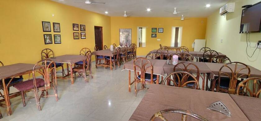 Imagen del bar/restaurante del Hotel Gir Jungle Lodge. Foto 19