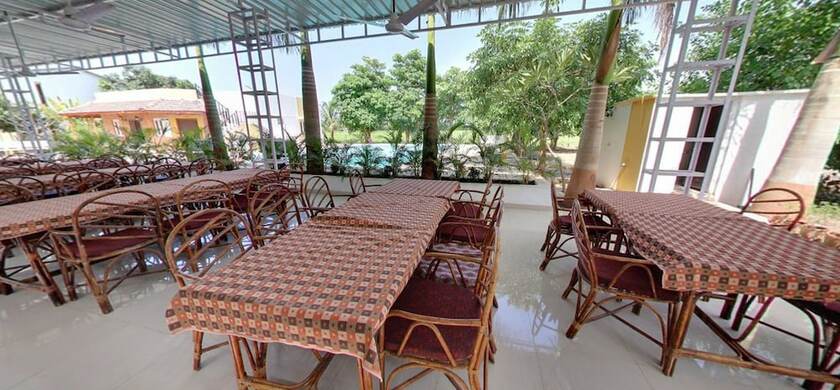 Imagen del bar/restaurante del Hotel Gir Jungle Lodge. Foto 20
