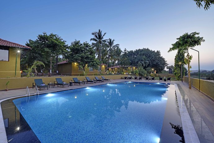 Imagen de la piscina del Hotel Gir Lion Safari Camp. Foto 11