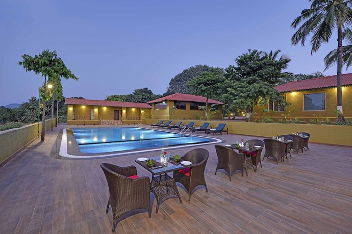 Imagen de la piscina del Hotel Gir Lion Safari Camp. Foto 12