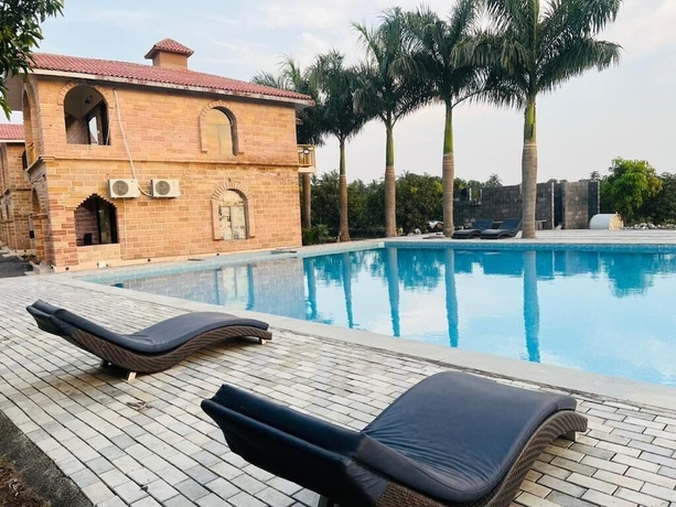 Imagen de la piscina del Hotel Gir Night Resort. Foto 12