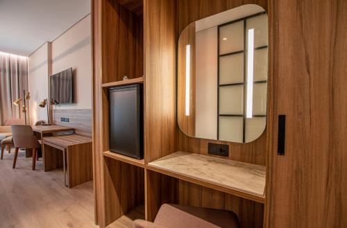 Imagen de la habitación del Hotel Giralda Center. Foto 2