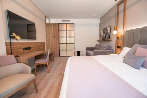 Imagen de la habitación del Hotel Giralda Center. Foto 4