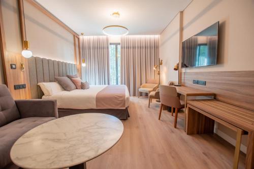 Imagen de la habitación del Hotel Giralda Center. Foto 6