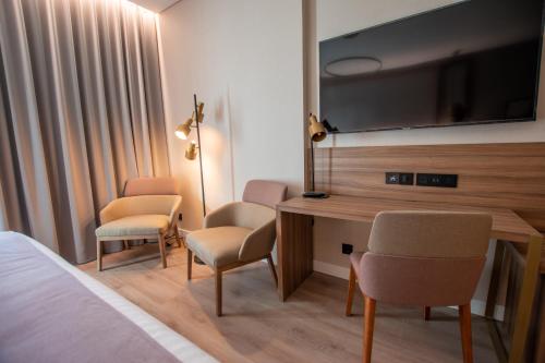 Imagen de la habitación del Hotel Giralda Center. Foto 13