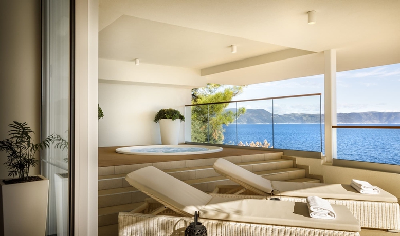 Imagen de la piscina del Hotel Girandella Valamar Collection Resort. Foto 19
